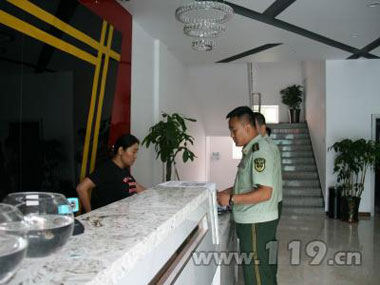 消防依法叫停未備案擅自施工的萬暢賓館裝修工程 